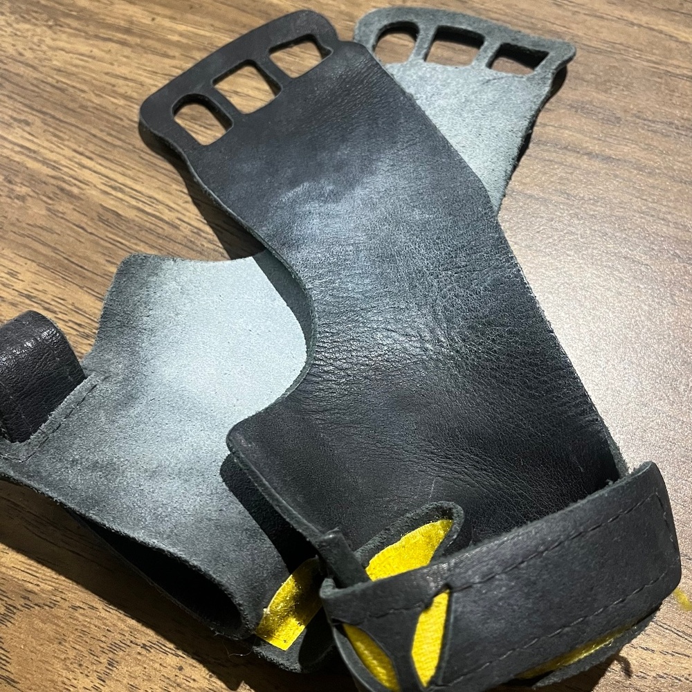 Leather Victory Grips size large